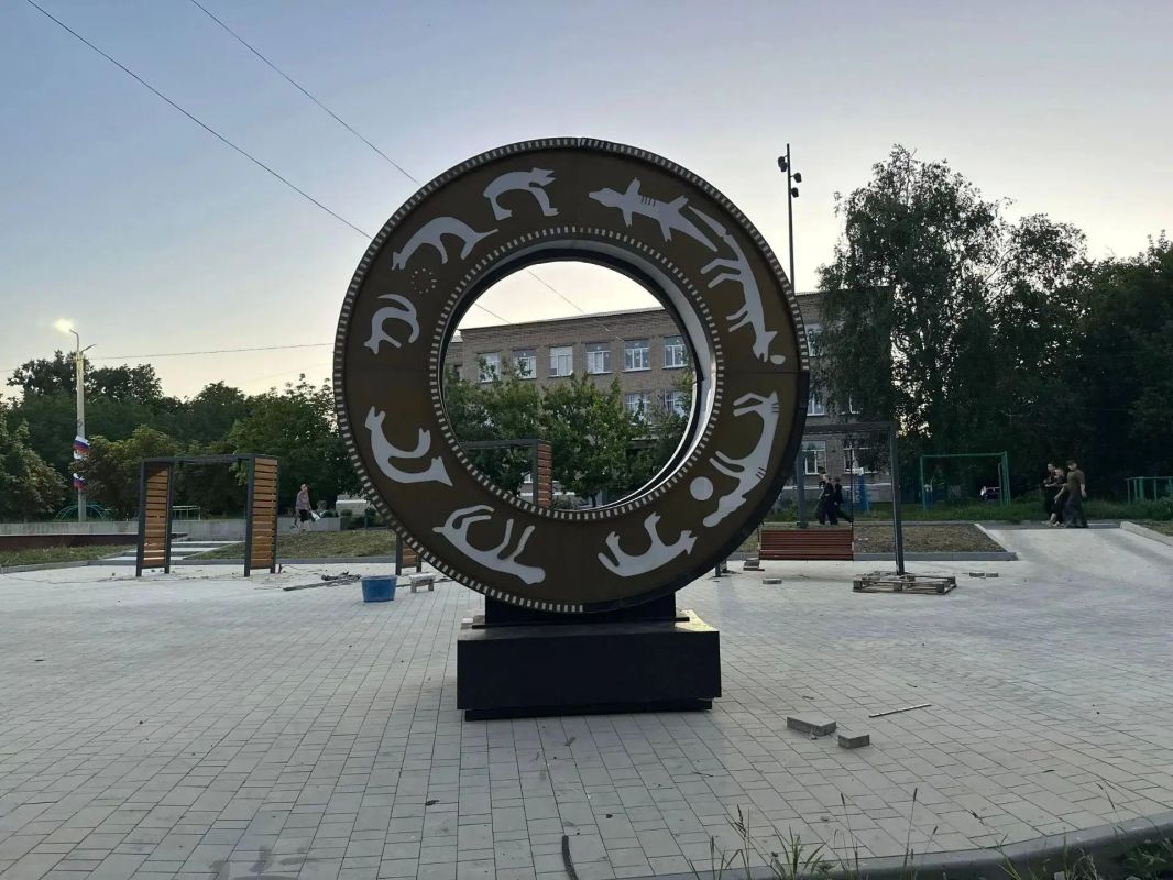 Капремонт площади Республики Коми в Ровеньках: завершающий этап Капремонт площади Республики Коми в Ровеньках: завершающий этап