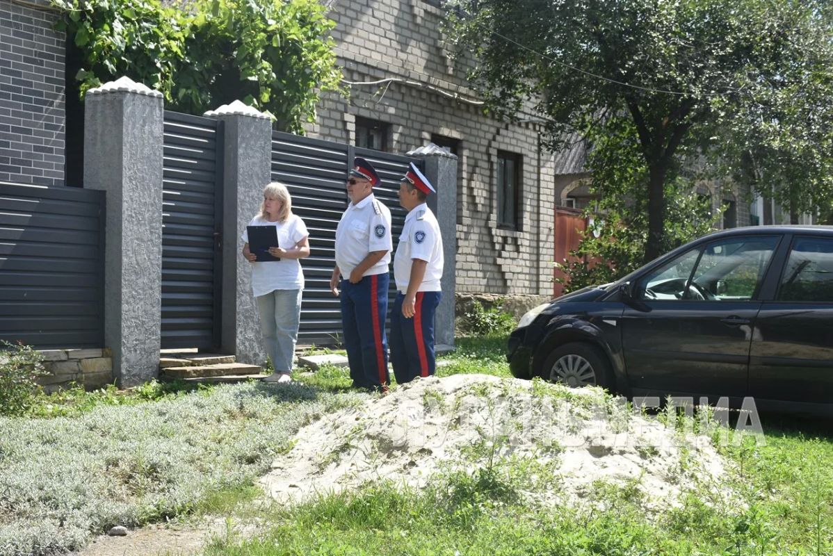 В поселке Белое состоялся профилактический рейд народных дружинников по соблюдению правил благоустройства В поселке Белое состоялся профилактический рейд народных дружинников по соблюдению правил благоустройства