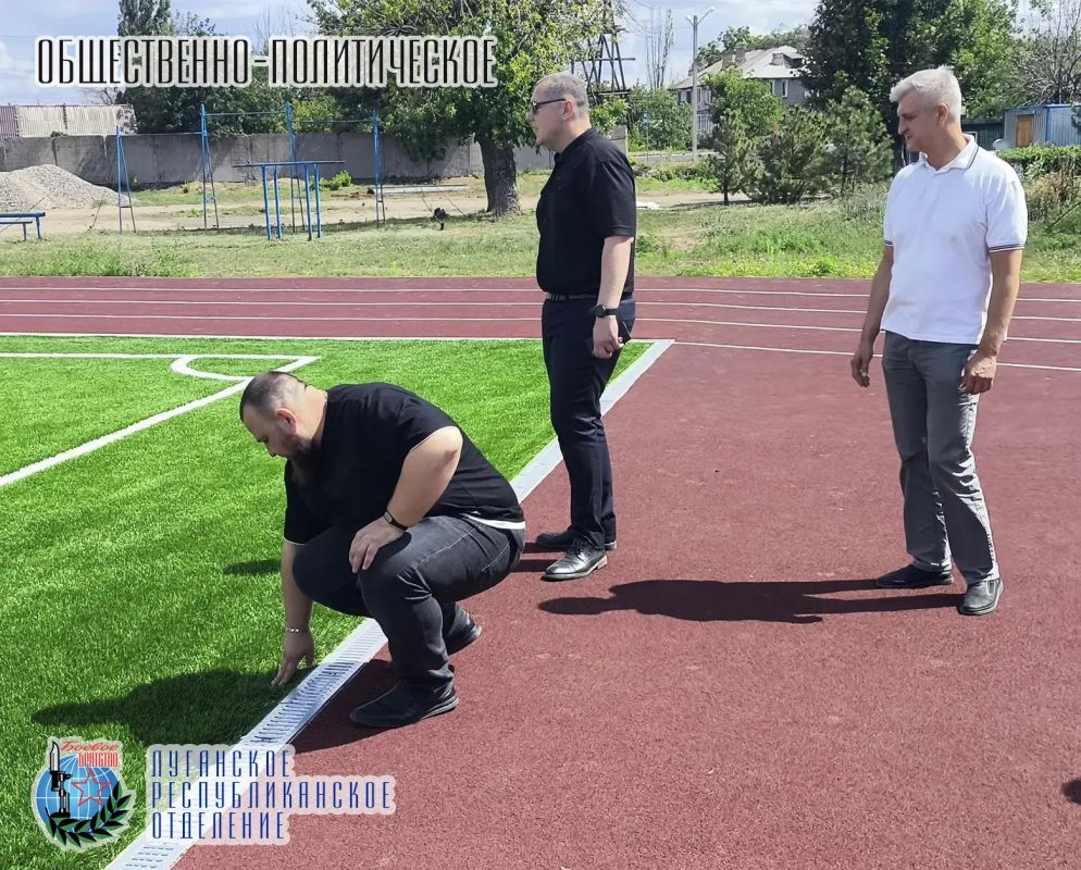 16 июля депутат Народного Совета ЛНР, председатель Социального комитета, представитель Луганского республиканского отделения Всероссийской общественной организации ветеранов «БОЕВОЕ БРАТСТВО» Иван Санаев посетил Брянку с... 16 июля депутат Народного Совета ЛНР, председатель Социального комитета, представитель Луганского республиканского отделения Всероссийской общественной организации ветеранов «БОЕВОЕ БРАТСТВО» Иван Санаев посетил Брянку с...