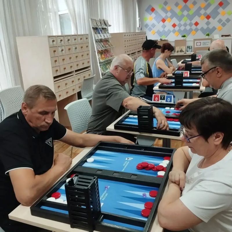 В Красном Луче состоялось знаковое событие в культурной и общественной жизни округа — официально открыт филиал Федерации "Нарды России" В Красном Луче состоялось знаковое событие в культурной и общественной жизни округа — официально открыт филиал Федерации "Нарды России"