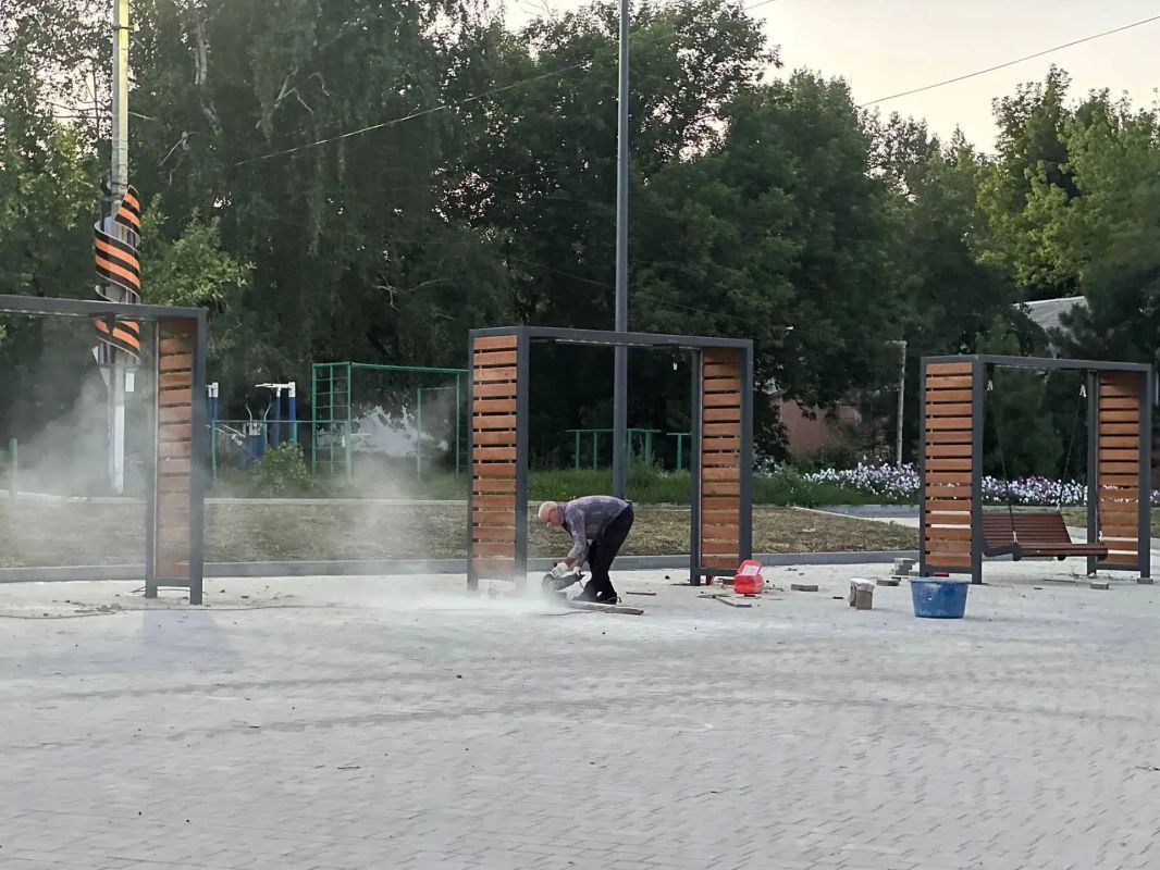 Капремонт площади Республики Коми в Ровеньках: завершающий этап Капремонт площади Республики Коми в Ровеньках: завершающий этап