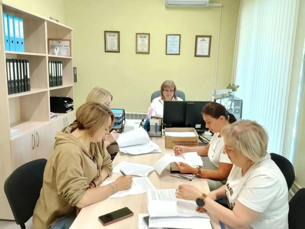 В филиале № 7 ГКУ ЛНР «РЦСЗН» в г. Первомайске прошло рабочее совещание, посвященное практической реализации Указа Главы ЛНР от 29 июля 2026 года № УГ-667/26 В филиале № 7 ГКУ ЛНР «РЦСЗН» в г. Первомайске прошло рабочее совещание, посвященное практической реализации Указа Главы ЛНР от 29 июля 2026 года № УГ-667/26