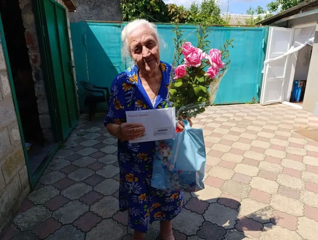 В муниципалитете поздравили долгожительниц с днём рождения В муниципалитете поздравили долгожительниц с днём рождения