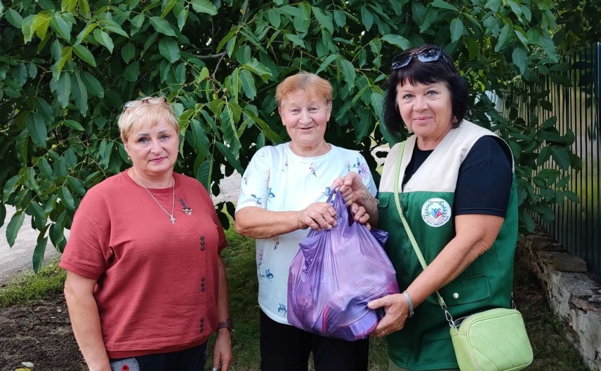 В рамках акции "Добрые дела" в Центральном навестили одиноких пенсионеров В рамках акции "Добрые дела" в Центральном навестили одиноких пенсионеров