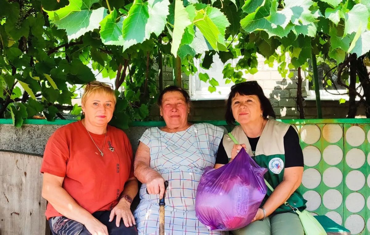 В рамках акции "Добрые дела" в Центральном навестили одиноких пенсионеров В рамках акции "Добрые дела" в Центральном навестили одиноких пенсионеров