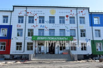 В Краснолучской школе № 7 продолжаются ремонтные работы