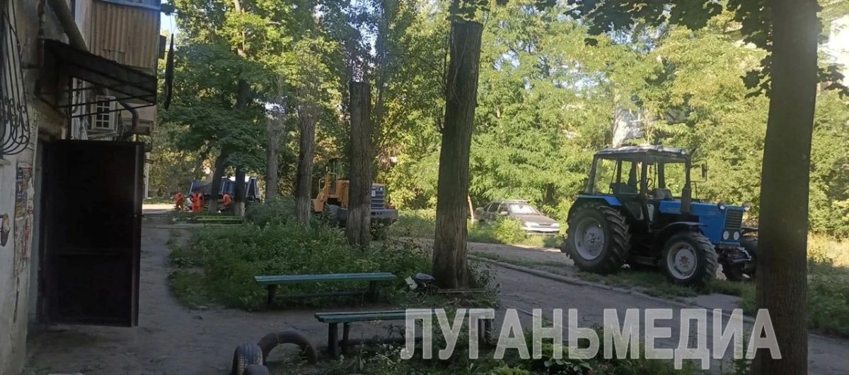 В Антраците продолжается ямочный ремонт дорог возле многоквартирных домов В Антраците продолжается ямочный ремонт дорог возле многоквартирных домов