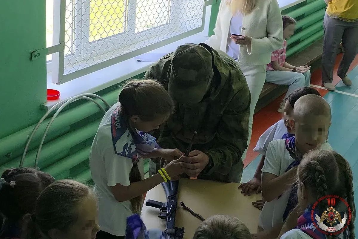 В ЛНР росгвардейцы провели спортивное мероприятие для детей в рамках акции «Каникулы с Росгвардией» В ЛНР росгвардейцы провели спортивное мероприятие для детей в рамках акции «Каникулы с Росгвардией»