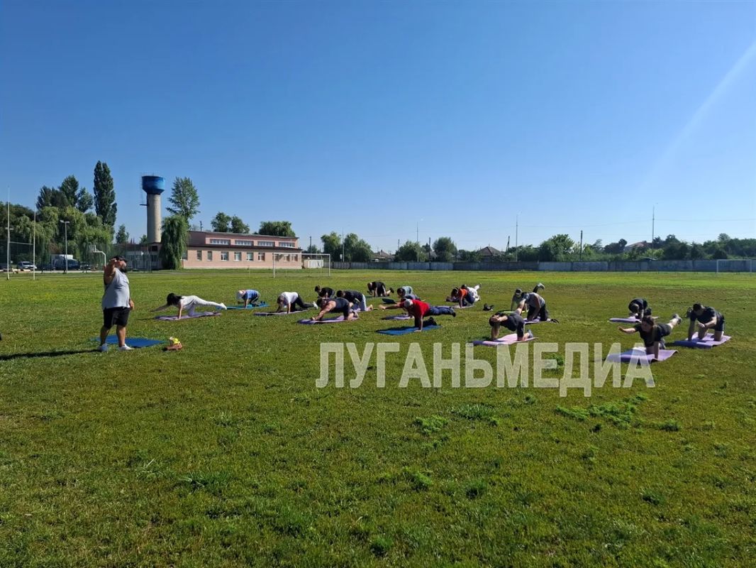 В Беловодске на стадионе «Юность» прошла «Чемпионская зарядка» В Беловодске на стадионе «Юность» прошла «Чемпионская зарядка»