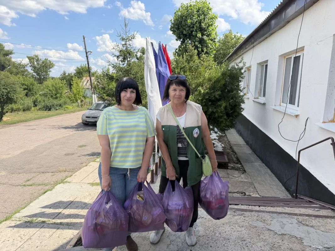 В рамках акции "Добрые дела" в Центральном навестили одиноких пенсионеров В рамках акции "Добрые дела" в Центральном навестили одиноких пенсионеров