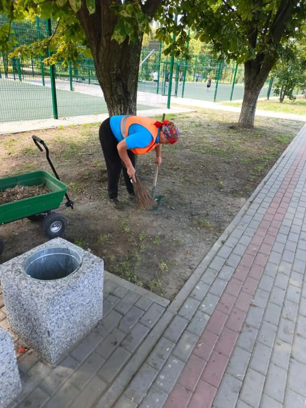 Ежедневно, в любую погоду, сотрудники коммунальных служб выходят на улицы нашего городского округа, чтобы сделать его чище и комфортнее Ежедневно, в любую погоду, сотрудники коммунальных служб выходят на улицы нашего городского округа, чтобы сделать его чище и комфортнее