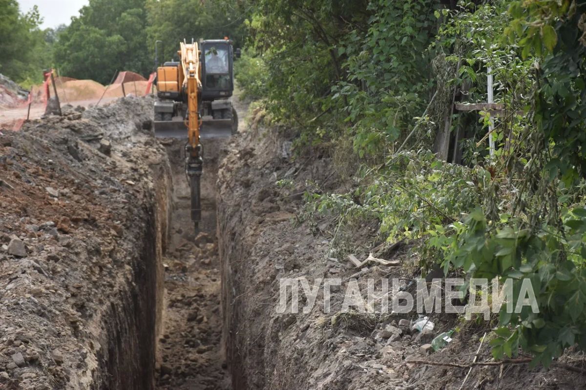 Единороссы Брянки в рамках Народной программы проинспектировали ход работ по капитальному ремонту самотечного коллектора Единороссы Брянки в рамках Народной программы проинспектировали ход работ по капитальному ремонту самотечного коллектора