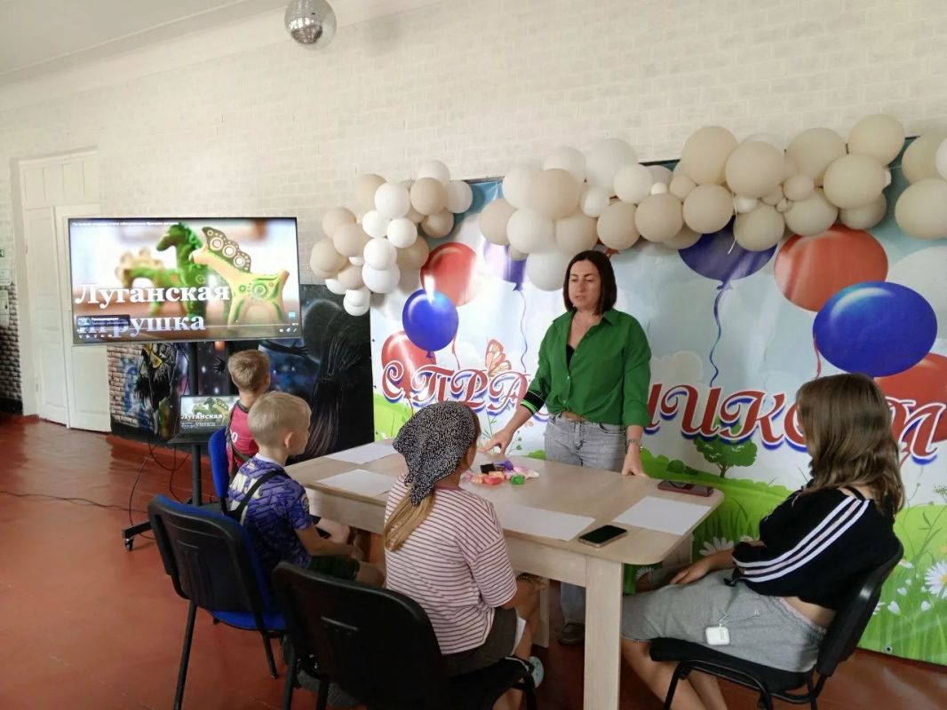 В Нагольно-Тарасовском ДК прошёл мастер-класс для участников любительских объединений "Луганская игрушка: яркие традиции своими руками" В Нагольно-Тарасовском ДК прошёл мастер-класс для участников любительских объединений "Луганская игрушка: яркие традиции своими руками"