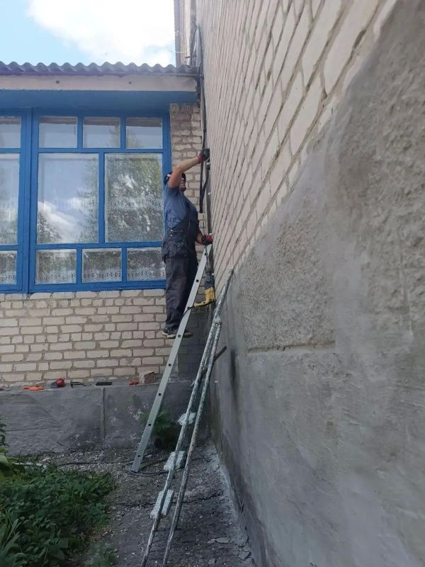 В Лутугинской школе №2 установили резервный генератор В Лутугинской школе №2 установили резервный генератор