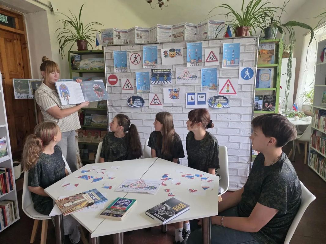 Познавательный час «Безопасная дорога» Познавательный час «Безопасная дорога»