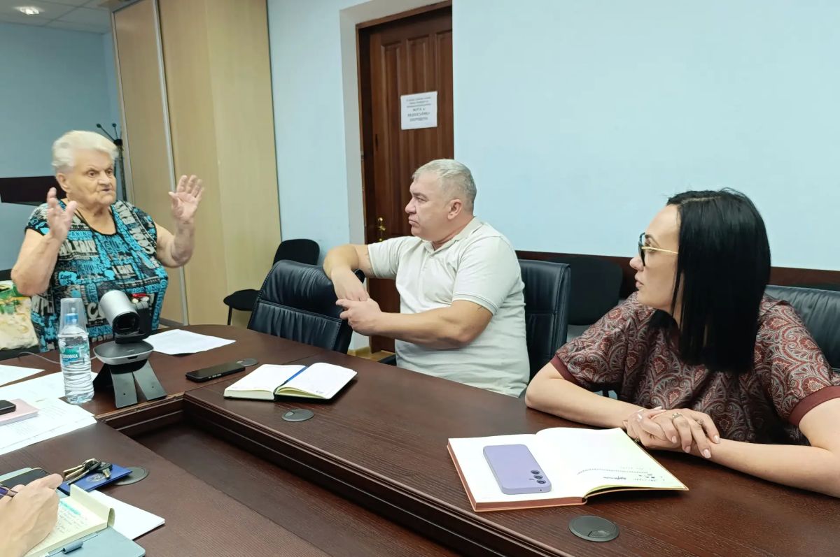 В Антраците в ходе еженедельного приема обсудили насущные проблемы горожан В Антраците в ходе еженедельного приема обсудили насущные проблемы горожан