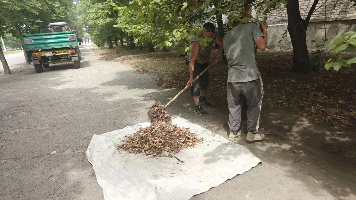 Ежедневно, в любую погоду, сотрудники коммунальных служб выходят на улицы нашего городского округа, чтобы сделать его чище и комфортнее Ежедневно, в любую погоду, сотрудники коммунальных служб выходят на улицы нашего городского округа, чтобы сделать его чище и комфортнее