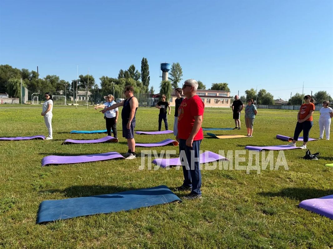 В Беловодске на стадионе «Юность» прошла «Чемпионская зарядка» В Беловодске на стадионе «Юность» прошла «Чемпионская зарядка»