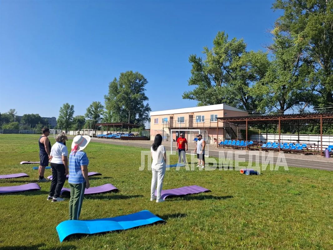 В Беловодске на стадионе «Юность» прошла «Чемпионская зарядка» В Беловодске на стадионе «Юность» прошла «Чемпионская зарядка»