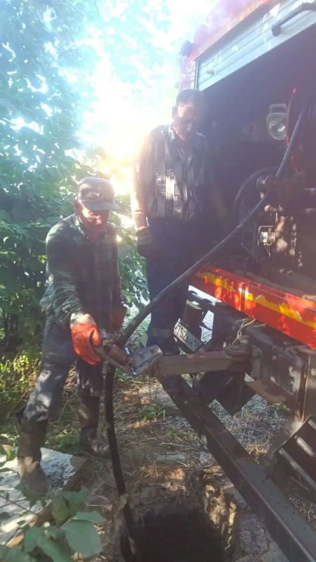 В Красном Луче продолжаются плановые работы по обслуживанию городской инфраструктуры В Красном Луче продолжаются плановые работы по обслуживанию городской инфраструктуры