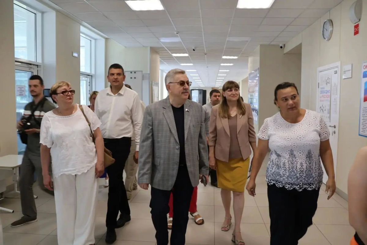 Виктор Водолацкий: Сегодня, в рамках исплнения Народной программы Единой России, посетил Луганский учебно-воспитательный комплекс имени летчика-космонавта Г.Т. Берегового и проверил готовность школы к новому учебному году Виктор Водолацкий: Сегодня, в рамках исплнения Народной программы Единой России, посетил Луганский учебно-воспитательный комплекс имени летчика-космонавта Г.Т. Берегового и проверил готовность школы к новому учебному году