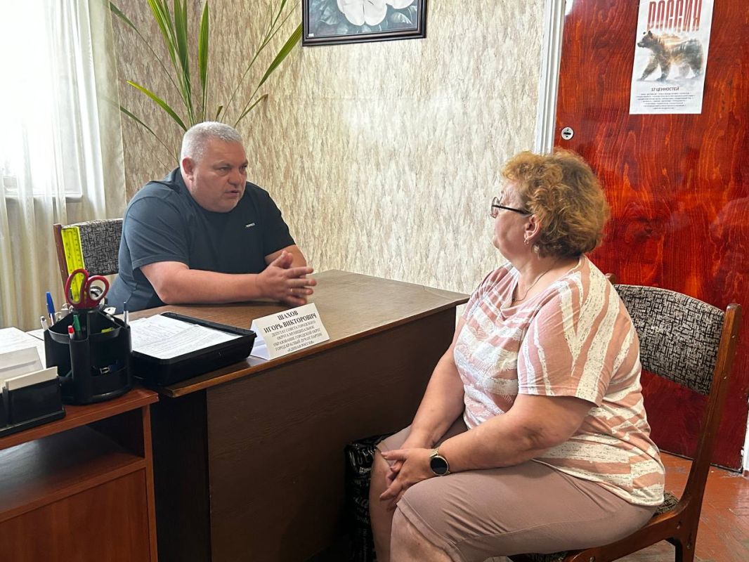 Сегодня 04 августа депутат Совета городского округа города Красный Луч Шахов Игорь Викторович провёл личный прием граждан в городе Вахрушево Сегодня 04 августа депутат Совета городского округа города Красный Луч Шахов Игорь Викторович провёл личный прием граждан в городе Вахрушево