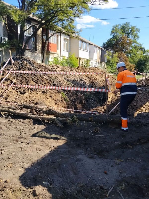 В Красном Луче продолжаются плановые работы по обслуживанию городской инфраструктуры В Красном Луче продолжаются плановые работы по обслуживанию городской инфраструктуры