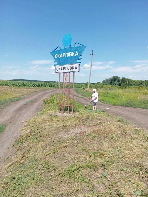 Несмотря на сложную обстановку в нашем округе, повышенную опасность от БПЛА со стороны ВФУ, сотрудники МБК КМО ККС продолжают выполнять важную работу — они делают покос травы в городе и селах Несмотря на сложную обстановку в нашем округе, повышенную опасность от БПЛА со стороны ВФУ, сотрудники МБК КМО ККС продолжают выполнять важную работу — они делают покос травы в городе и селах