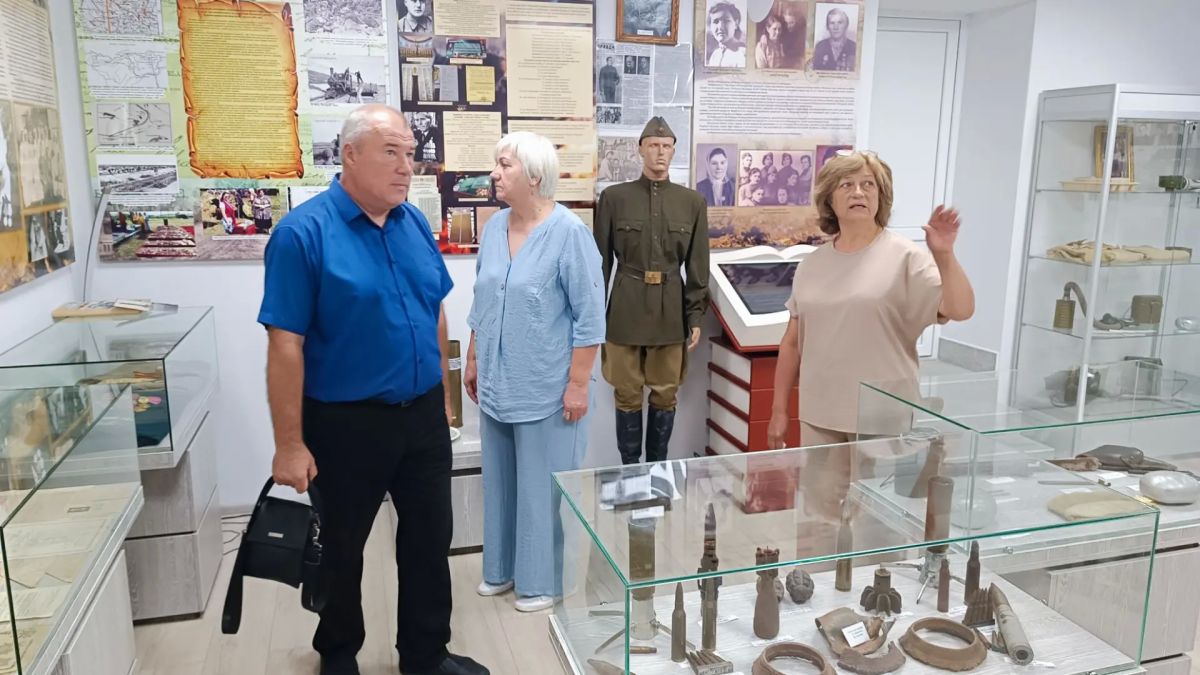 В Меловском центральном доме культуры состоялось открытие выставки «Без срока давности», организованной при поддержке федерального проекта, Фонда президентских грантов и Общероссийского общественного движения «Поисковое... В Меловском центральном доме культуры состоялось открытие выставки «Без срока давности», организованной при поддержке федерального проекта, Фонда президентских грантов и Общероссийского общественного движения «Поисковое...