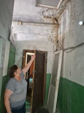 Галина Дуброва: Ко мне обратились жители дома на кв.Волкова в Луганске с давней проблемой –состоянием кровли