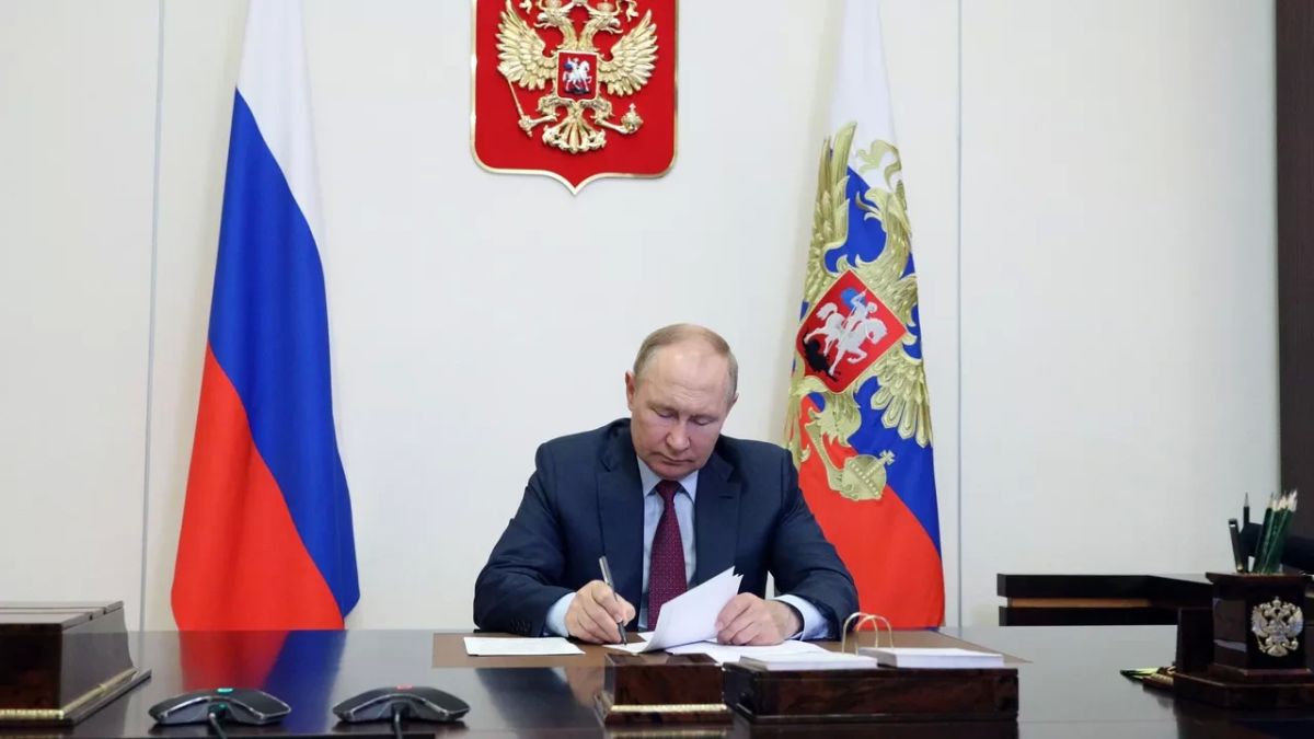 Владимир Путин подписал закон об упрощенной регистрации автомобилей в Донбассе и Новороссии