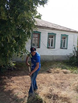 Эстафета добрых дел активистов Брянковского местного отделения партии «Единая Россия» продолжается, и сегодня активисты первичного отделения и сотрудники филиала "Клуб пгт