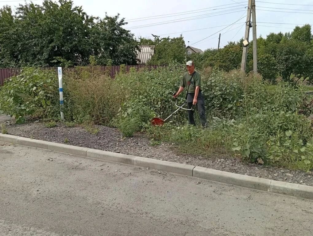 Андрей Рубанцов: В Ровеньках продолжаются работы по благоустройству территорий Андрей Рубанцов: В Ровеньках продолжаются работы по благоустройству территорий