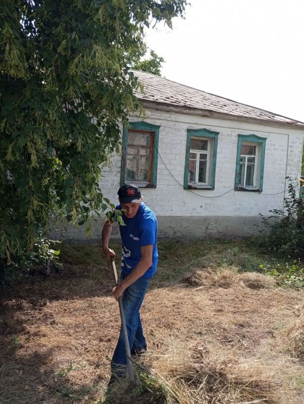 Забота о старшем поколении: активисты «Единой России» оказали помощь жительнице посёлка Забота о старшем поколении: активисты «Единой России» оказали помощь жительнице посёлка