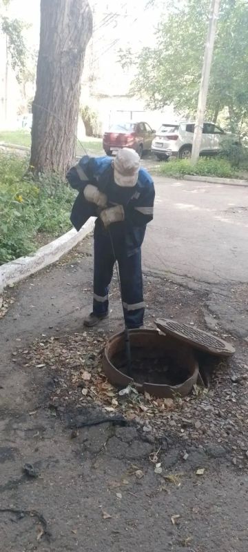 В Красном Луче продолжаются плановые работы по обслуживанию городской инфраструктуры В Красном Луче продолжаются плановые работы по обслуживанию городской инфраструктуры