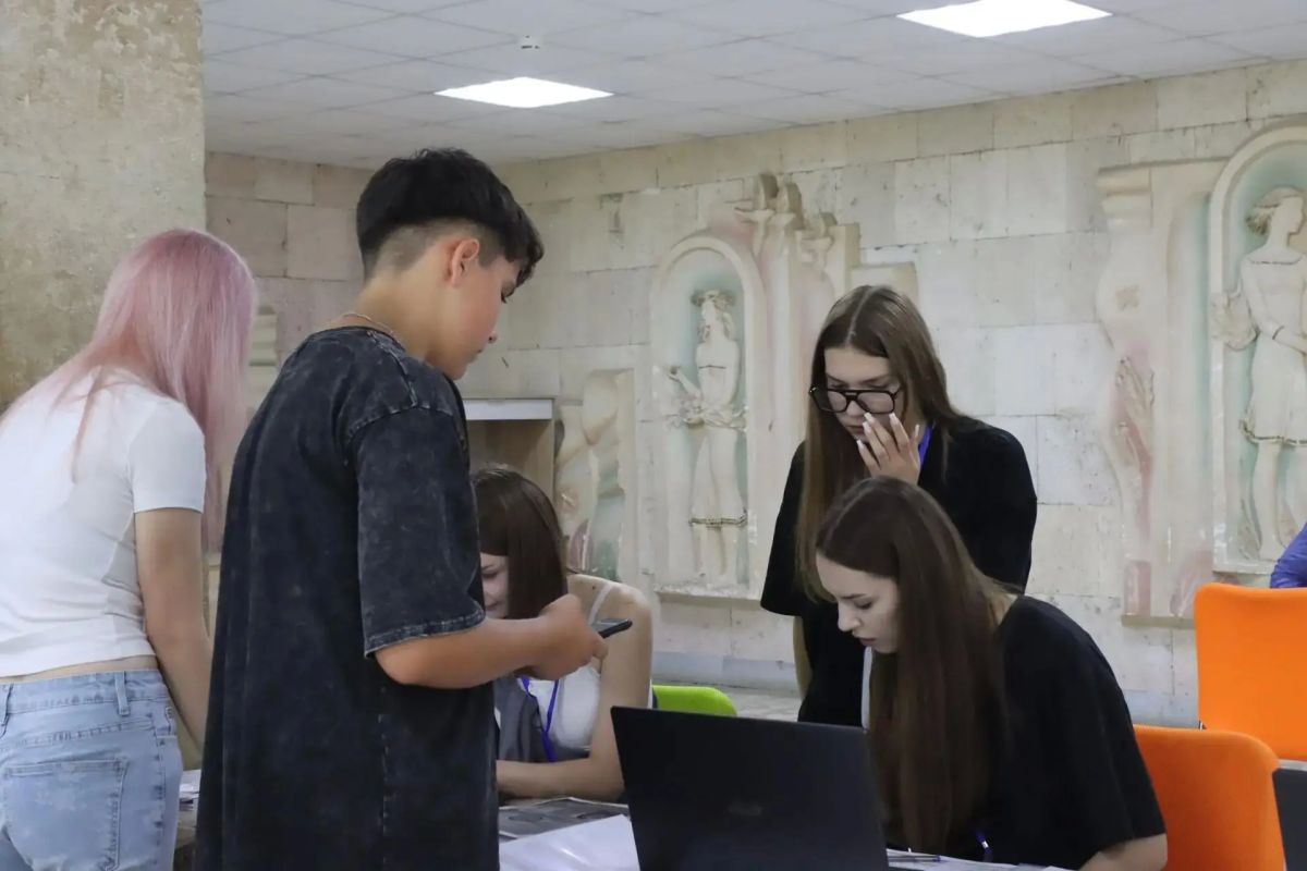 Школьники из ЛНР покоряют ИТ–смену Школьники из ЛНР покоряют ИТ–смену