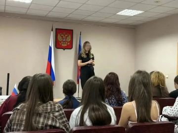 Сотрудники Антрацитовского филиала УИИ УФСИН России по ЛНР провели профилактическую лекцию с семьями и детьми, состоящими на профилактическом учете
