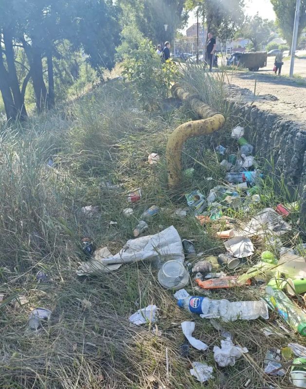 Сотрудники Администрации Луганска приняли участие в акции "Вода России" Сотрудники Администрации Луганска приняли участие в акции "Вода России"