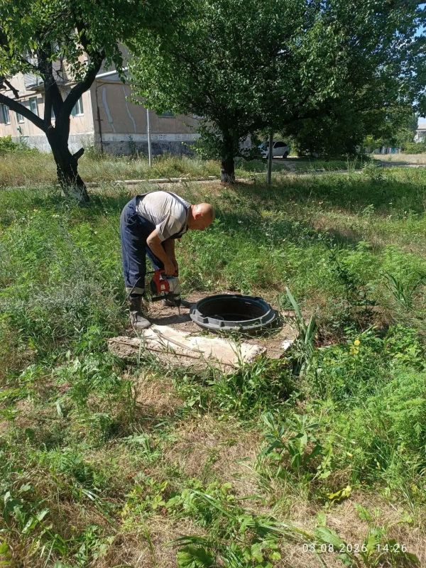 В Красном Луче продолжаются плановые работы по обслуживанию городской инфраструктуры В Красном Луче продолжаются плановые работы по обслуживанию городской инфраструктуры