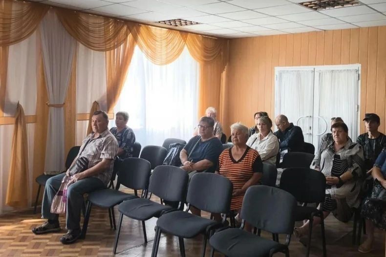 #КСВОЛНР. В Червонопартизанске состоялась встреча с семьями погибших участников специальной военной операции По инициативе управления по обеспечению жизнедеятельности города Червонопартизанска состоялась встреча с семьями... #КСВОЛНР. В Червонопартизанске состоялась встреча с семьями погибших участников специальной военной операции По инициативе управления по обеспечению жизнедеятельности города Червонопартизанска состоялась встреча с семьями...