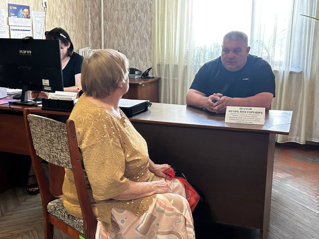 Сегодня 04 августа депутат Совета городского округа города Красный Луч Шахов Игорь Викторович провёл личный прием граждан в городе Вахрушево Сегодня 04 августа депутат Совета городского округа города Красный Луч Шахов Игорь Викторович провёл личный прием граждан в городе Вахрушево
