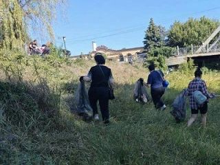 Сотрудники Администрации Луганска приняли участие в акции "Вода России" Сотрудники Администрации Луганска приняли участие в акции "Вода России"