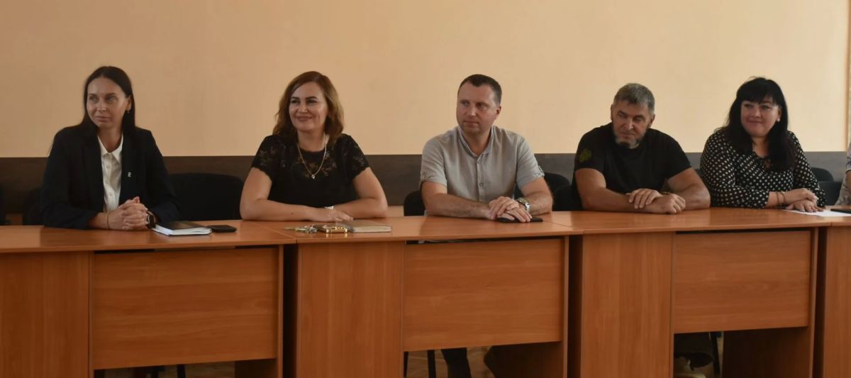 Алёна Лумеровская: Рабочее совещание с депутатами Народного Совета ЛНР Алёна Лумеровская: Рабочее совещание с депутатами Народного Совета ЛНР