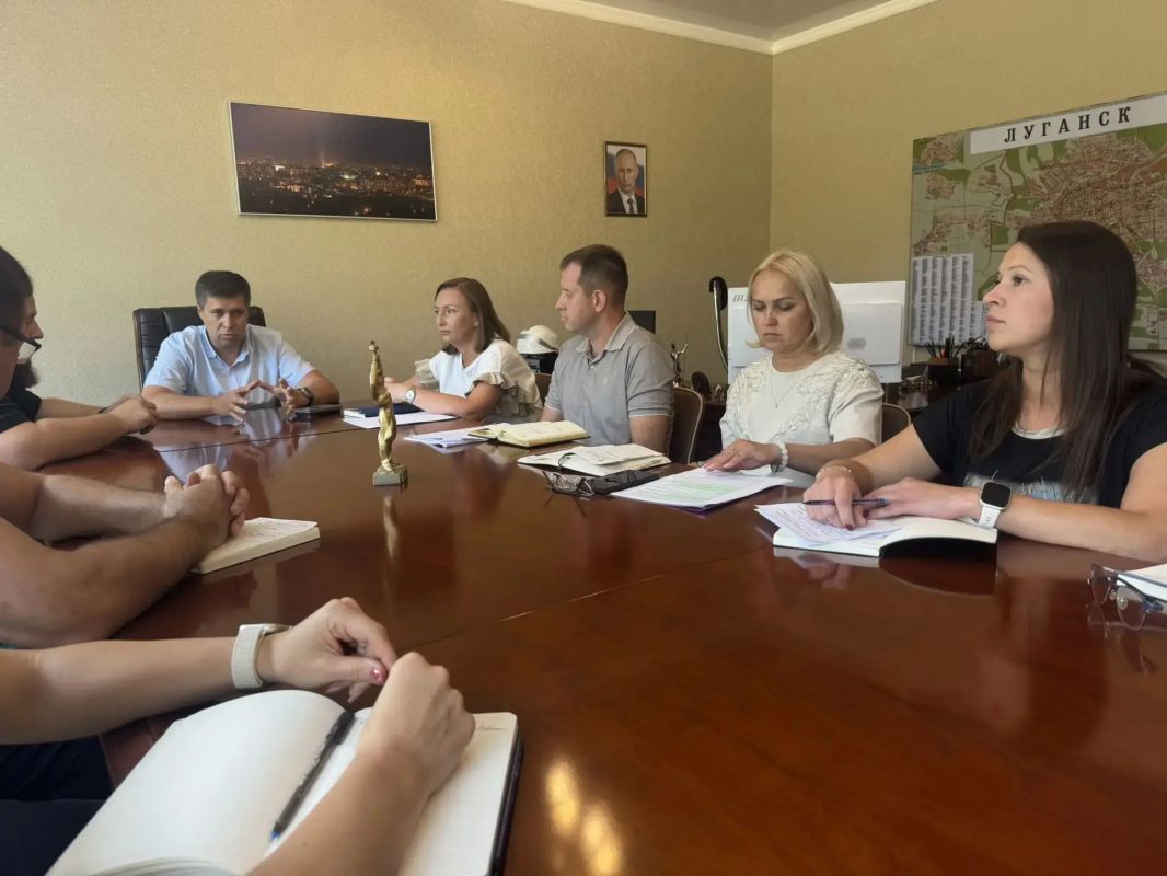 Иван Санаев: Провел рабочую встречу!. Встретился с руководством НКО "Единый региональный фонд по управлению многоквартирными домами" Луганской Народной Республики Иван Санаев: Провел рабочую встречу!. Встретился с руководством НКО "Единый региональный фонд по управлению многоквартирными домами" Луганской Народной Республики