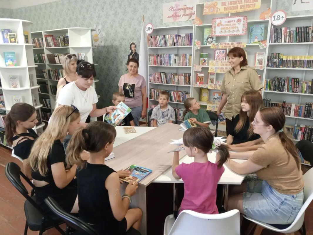 Лето — пора беззаботного отдыха, тёплых прогулок и освежающего купания Лето — пора беззаботного отдыха, тёплых прогулок и освежающего купания