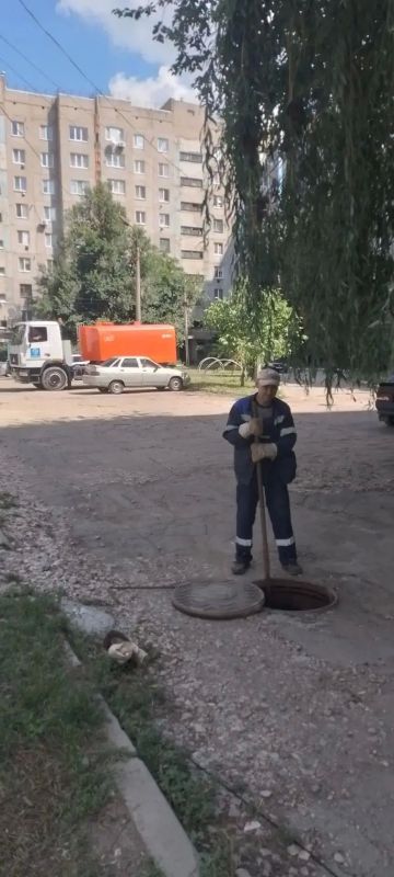 В Красном Луче продолжаются плановые работы по обслуживанию городской инфраструктуры В Красном Луче продолжаются плановые работы по обслуживанию городской инфраструктуры