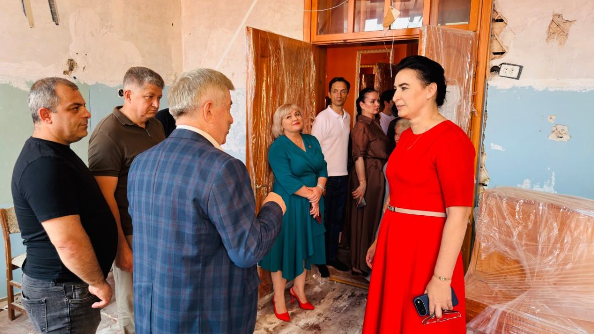 В Луганске по Народной программе идет капитальный ремонт музыкальной школы №1 В Луганске по Народной программе идет капитальный ремонт музыкальной школы №1