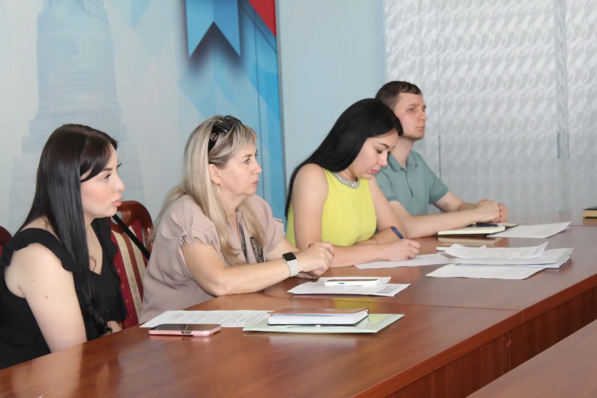 В Краснодоне проведено плановое совещание по подготовке к осенне - зимнему периоду 2026–2027 годов В Краснодоне проведено плановое совещание по подготовке к осенне - зимнему периоду 2026–2027 годов