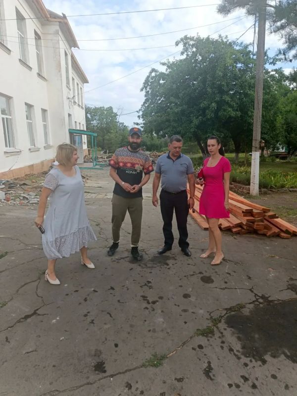 В Ровеньках продолжается ремонт школ при поддержке Республики Коми В Ровеньках продолжается ремонт школ при поддержке Республики Коми