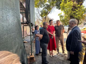 Виктор Водолацкий: Продолжая депутатский контроль за исполнением Народной программы партии Единая Россия на территории Луганской Народной Республики посетил музыкальную школу № 1 в городе Луганске